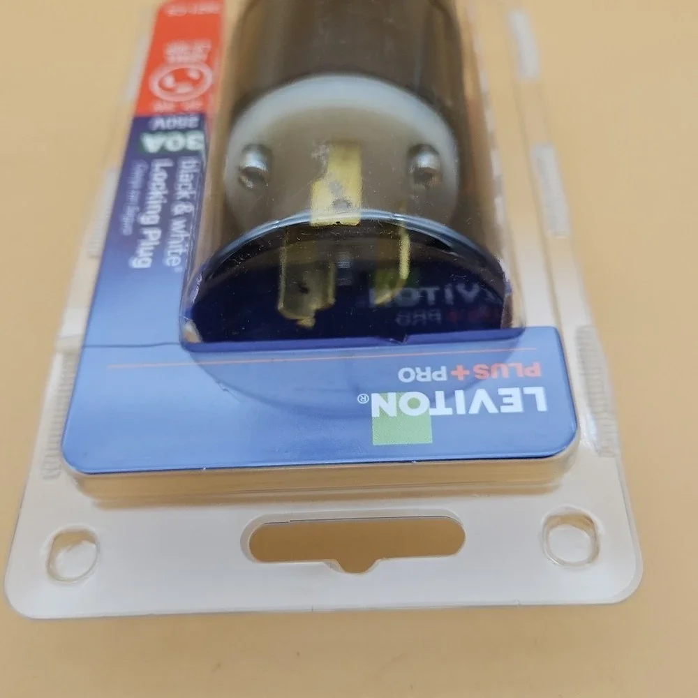 Leviton Black & White Locking Plug L6-30P L630 P 30A 250V rated 2621-CS Lot Of 2